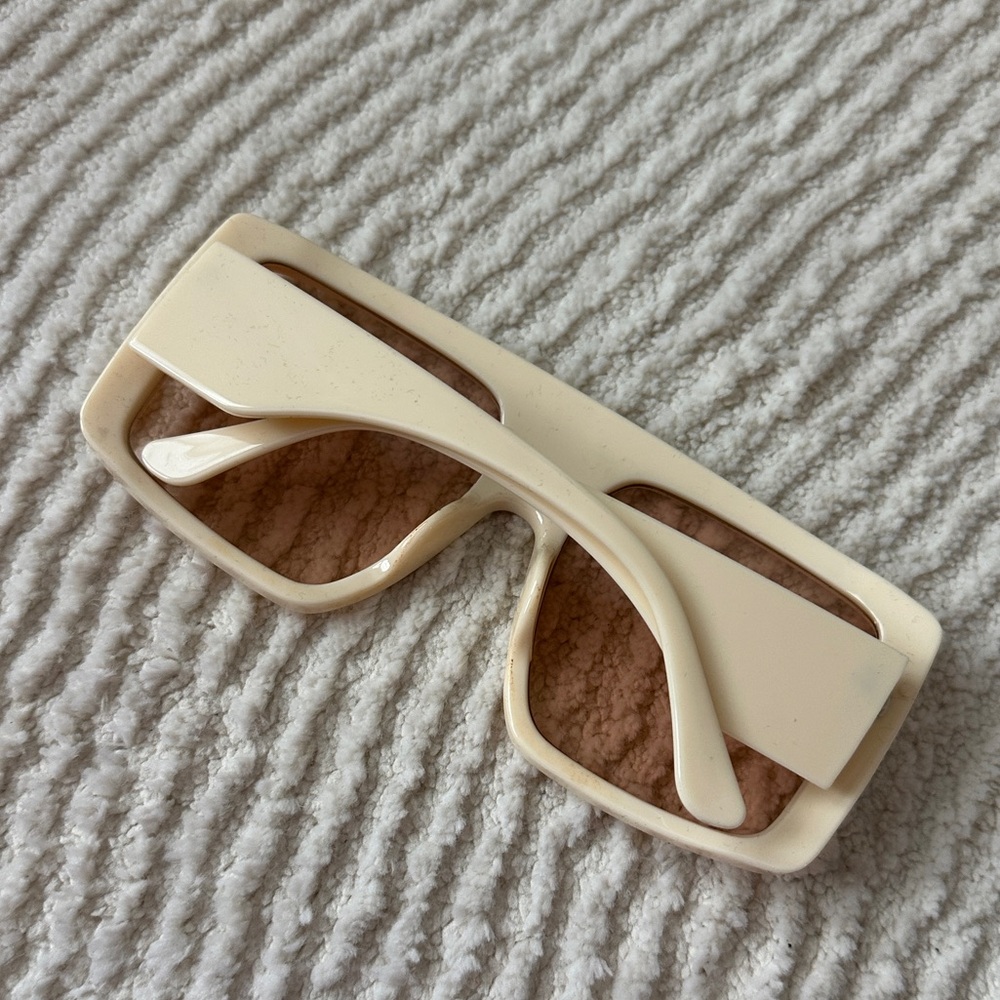 🔥BUNDLE ME🔥 Oversized Square Cream Sunglasses with Light Pink Lenses - Picture 3 of 5